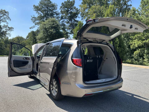 2017 Chrysler Pacifica Touring-L