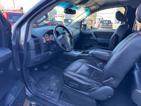 2012 Nissan Titan SV