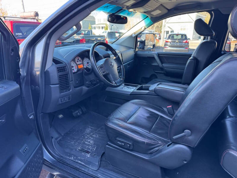 2012 Nissan Titan SV