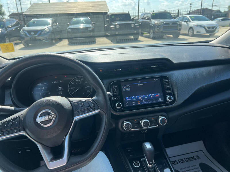 2023 Nissan Kicks SV