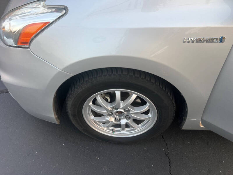 2013 Toyota Prius v Two