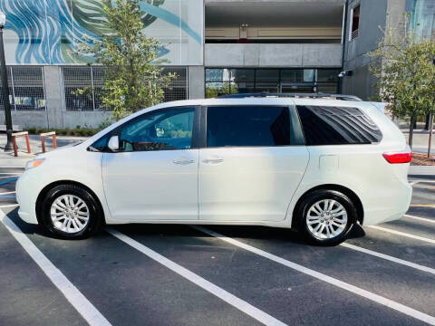 2017 Toyota Sienna XLE 8-Passenger