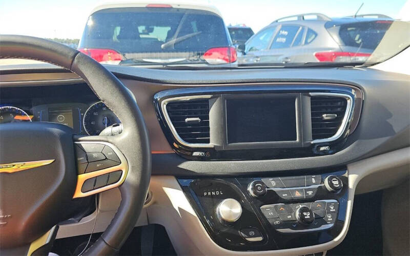 2023 Chrysler Voyager LX