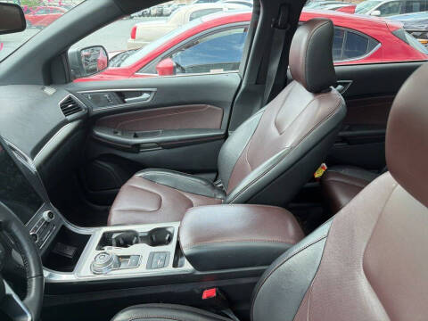 2022 Ford Edge Titanium