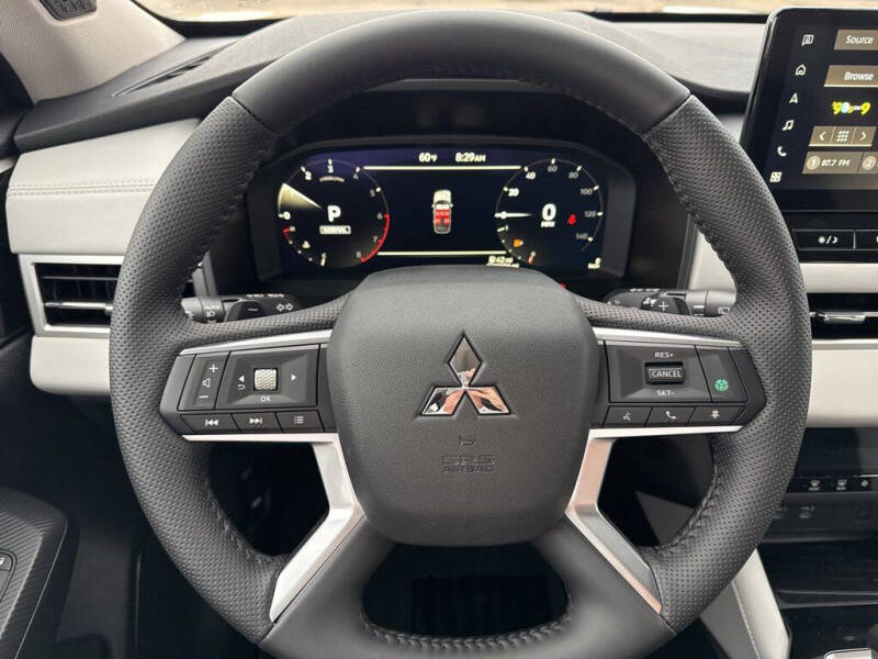 2025 Mitsubishi Outlander SE