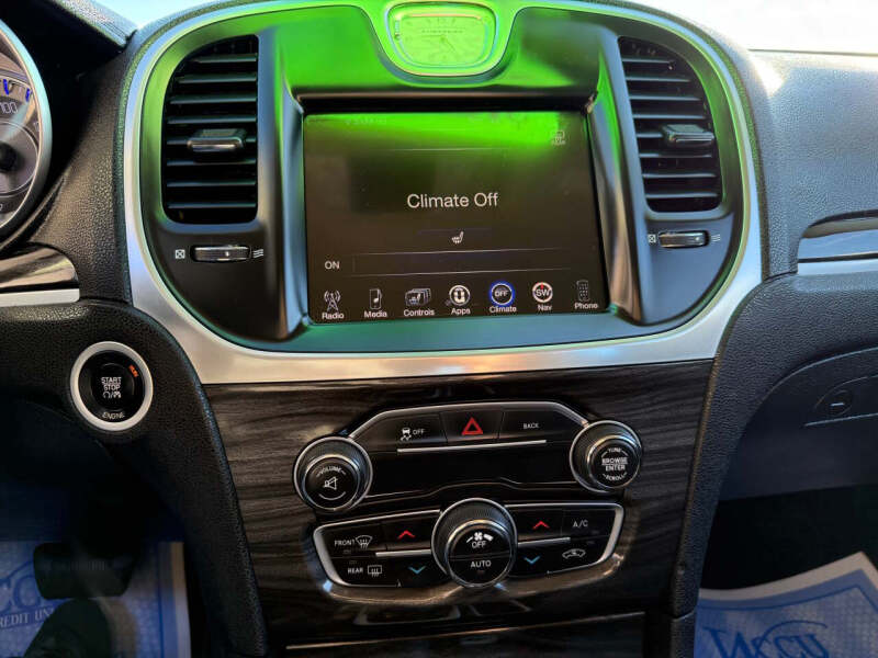 2016 Chrysler 300 Limited