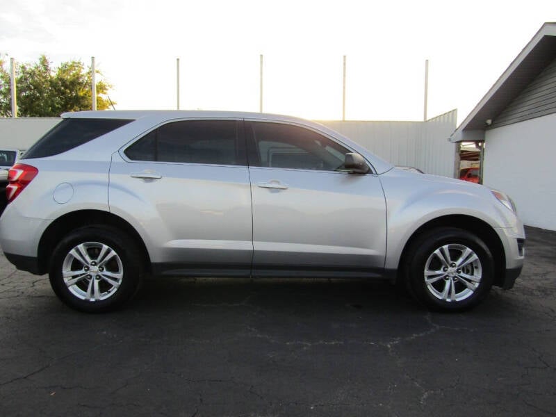 2017 Chevrolet Equinox LS photo 3