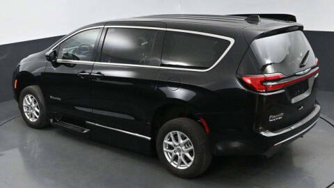 2024 Chrysler Pacifica Touring