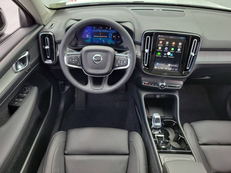 2026 Volvo XC40 B5 Plus