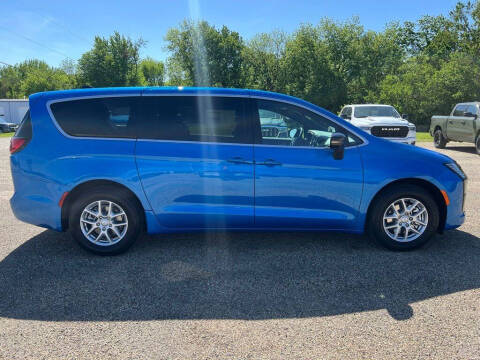 2027 Chrysler Pacifica Select