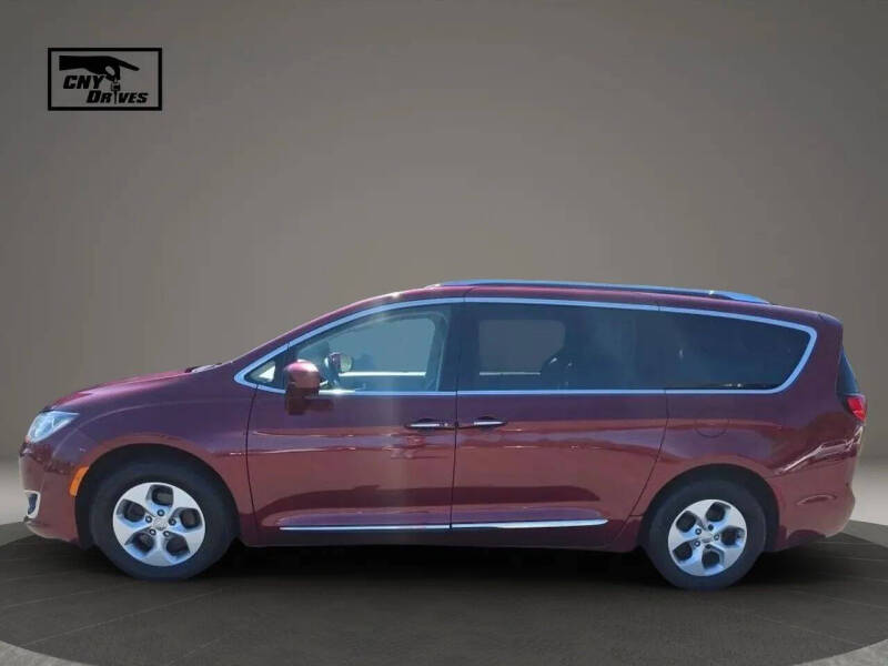 2017 Chrysler Pacifica Touring-L Plus