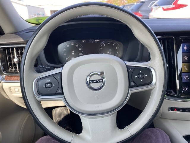 2022 Volvo S60 B5 Momentum