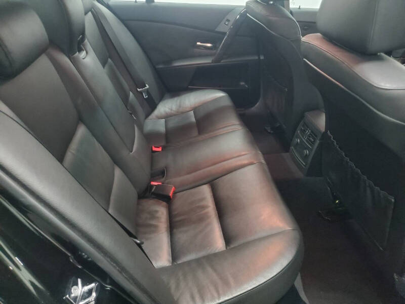 2004 BMW 5 Series 525i