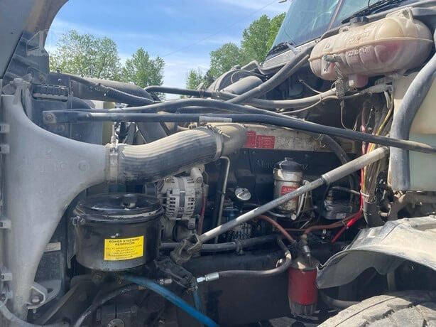 2006 Freightliner Columbia 120