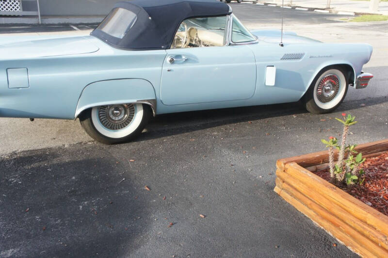 1957 Ford Thunderbird
