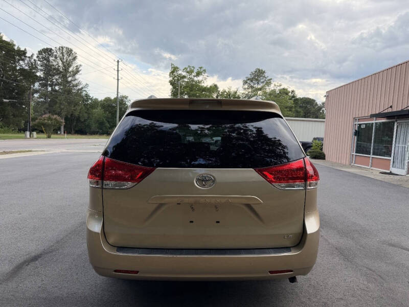 2014 Toyota Sienna LE 7-Passenger Auto Access Seat