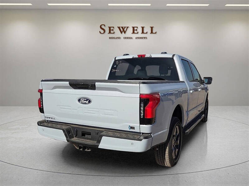 2025 Ford F-150 Lightning Flash