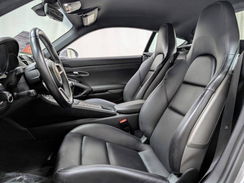 2022 Porsche 718 Cayman T