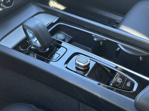 2025 Volvo XC60 B5 Plus Dark Theme