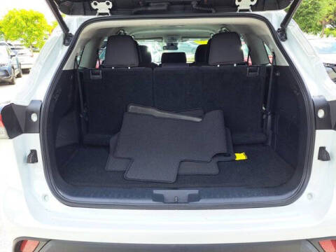 2022 Toyota Highlander LE