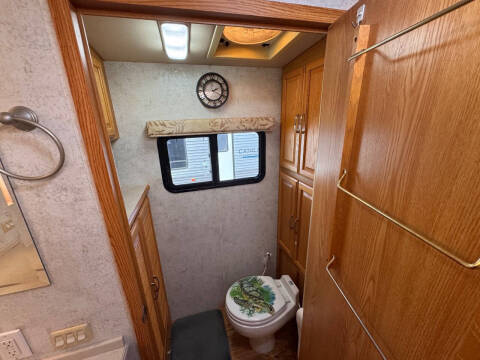 2005 Winnebago Journey