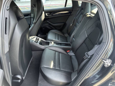 2018 Porsche Panamera 4