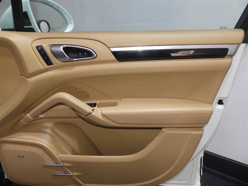 2017 Porsche Cayenne Platinum Edition