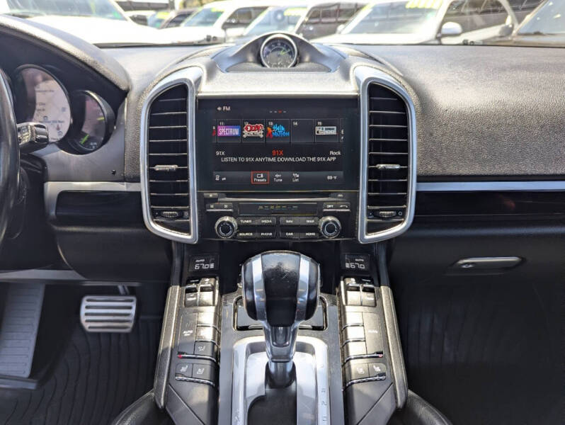 2017 Porsche Cayenne S E-Hybrid Platinum Edition