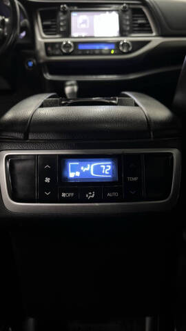 2017 Toyota Highlander SE