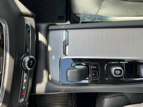 2023 Volvo XC90 B5 Core