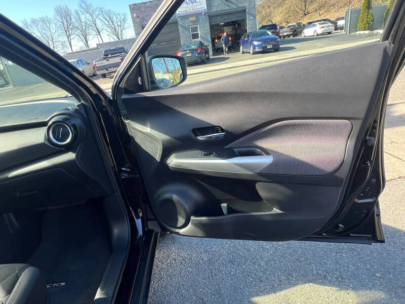2020 Nissan Kicks SV