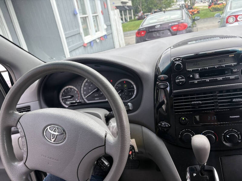 2004 Toyota Sienna CE 7 Passenger