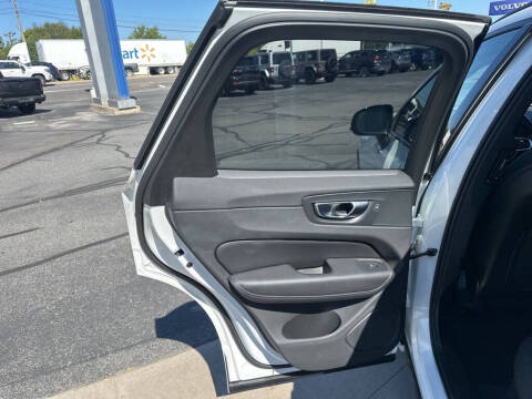 2025 Volvo XC60 B5 Plus Dark Theme