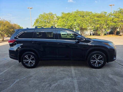 2017 Toyota Highlander LE Plus