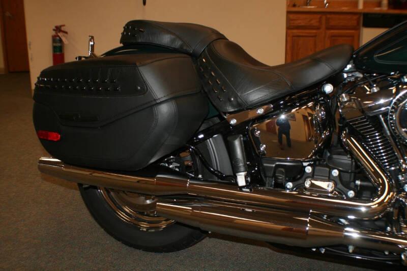 2024 Harley-Davidson FLHCS HERITAGE CLASSIC 114