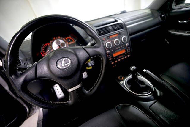 2004 Lexus IS 300