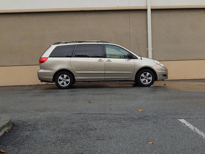 2007 Toyota Sienna LE 8-Passenger