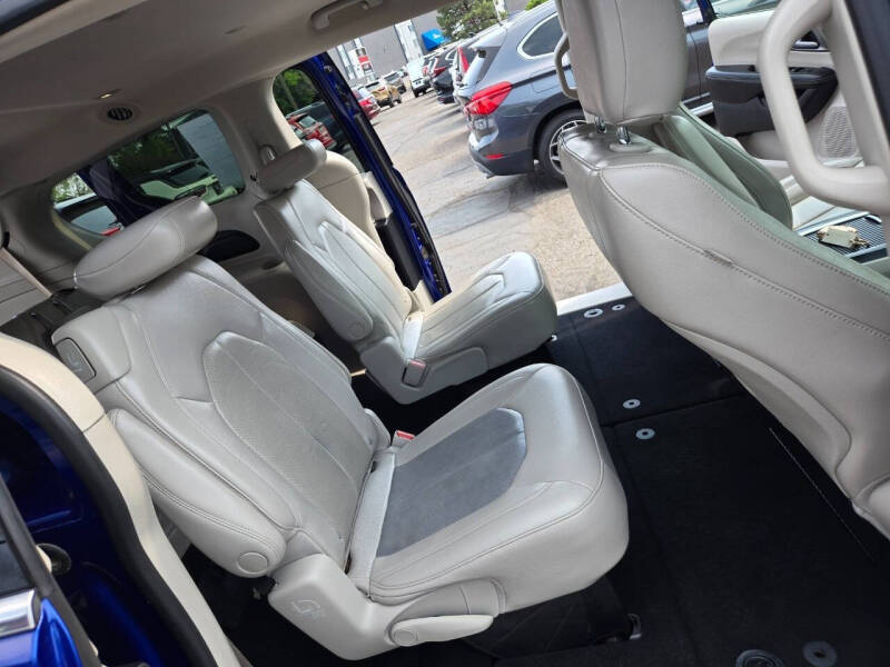 2021 Chrysler Pacifica Touring L