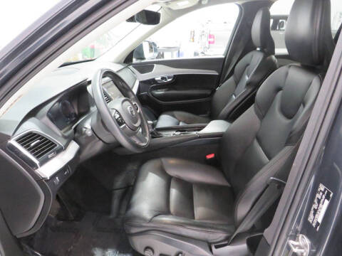 2022 Volvo XC90 T5 Momentum