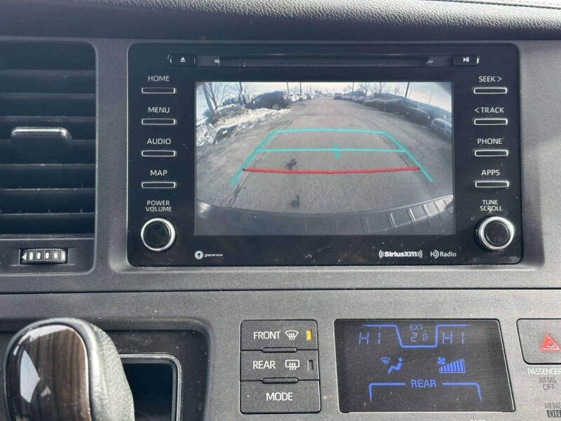 2018 Toyota Sienna XLE 7-Passenger Auto Access Seat