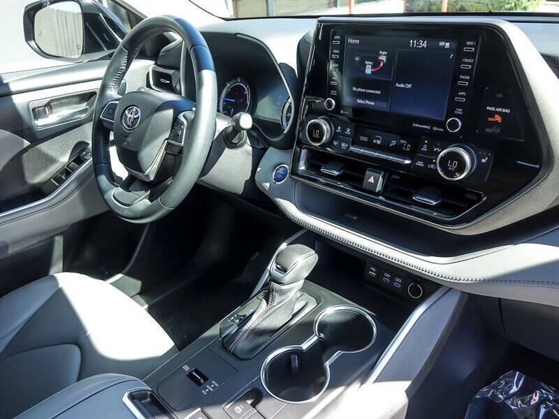 2022 Toyota Highlander Hybrid XLE