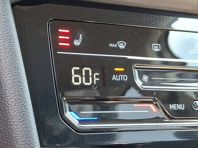 2025 Volkswagen Taos SE 4Motion