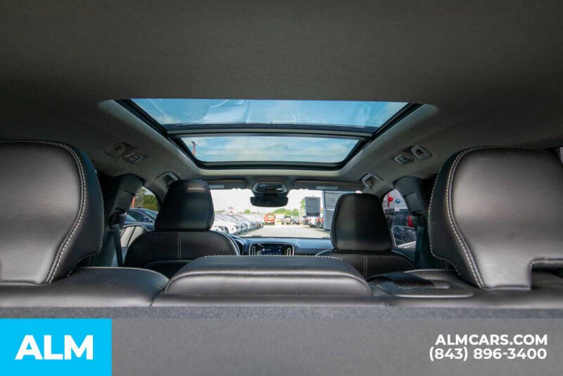 2023 Volvo XC40 B5 Plus Bright Theme