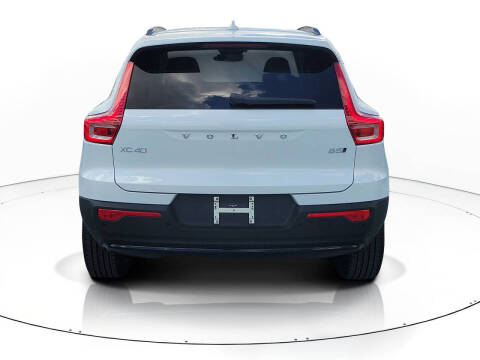 2026 Volvo XC40 B5 Plus