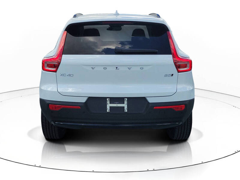 2026 Volvo XC40 B5 Plus