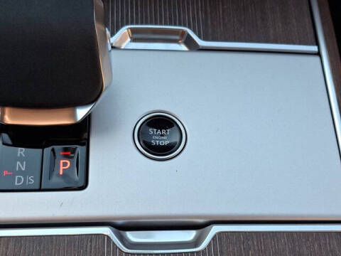 2025 Land Rover Range Rover P550e Autobiography