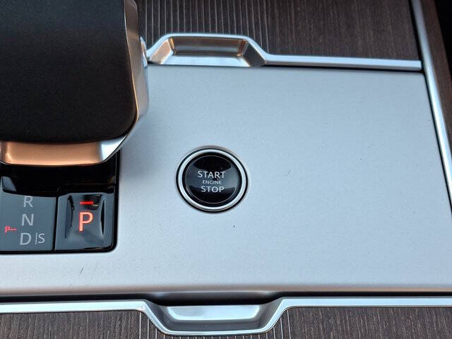 2025 Land Rover Range Rover P550e Autobiography