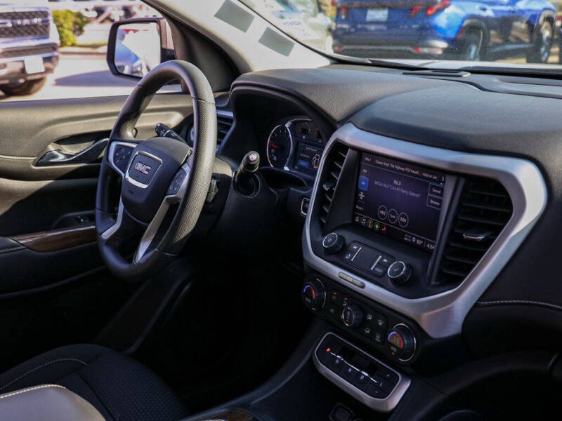 2022 GMC Acadia SLE