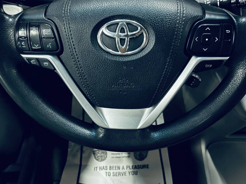2017 Toyota Sienna LE 7-Passenger Auto Access Seat