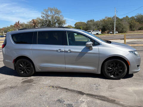2017 Chrysler Pacifica Touring Plus